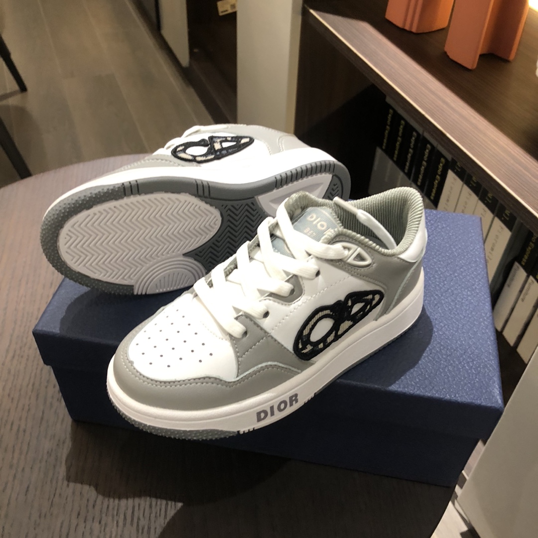 Children's shoes child